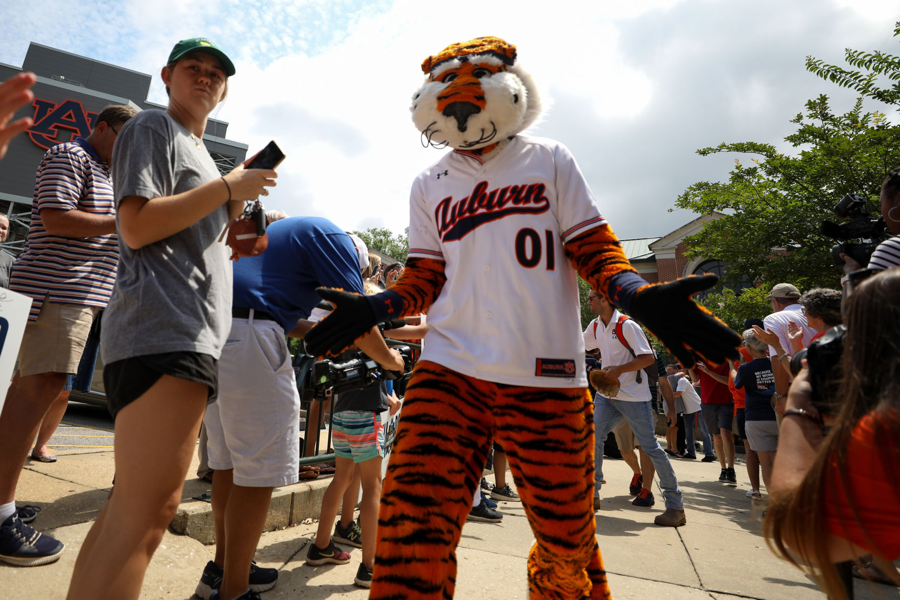 Auburn baseball departs for College World Series in Omaha
